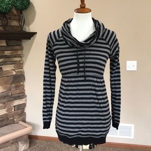 Long sleeve maternity shirt